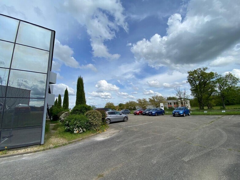 Office in Taluyers to rent - Building Photo - Image 1 of 6