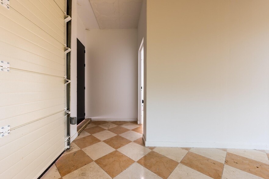 Calle Alfarería, 62, Pilas, Sevilla for sale - Building Photo - Image 2 of 16