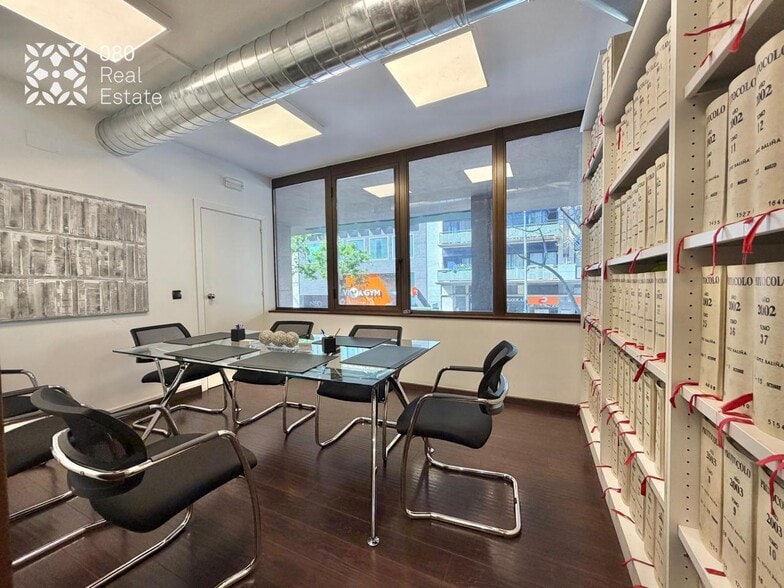 Office in Barcelona, Barcelona to rent - Building Photo - Image 2 of 2