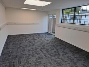 7-9 Bury Rd, Hatfield to rent Interior Photo- Image 1 of 2