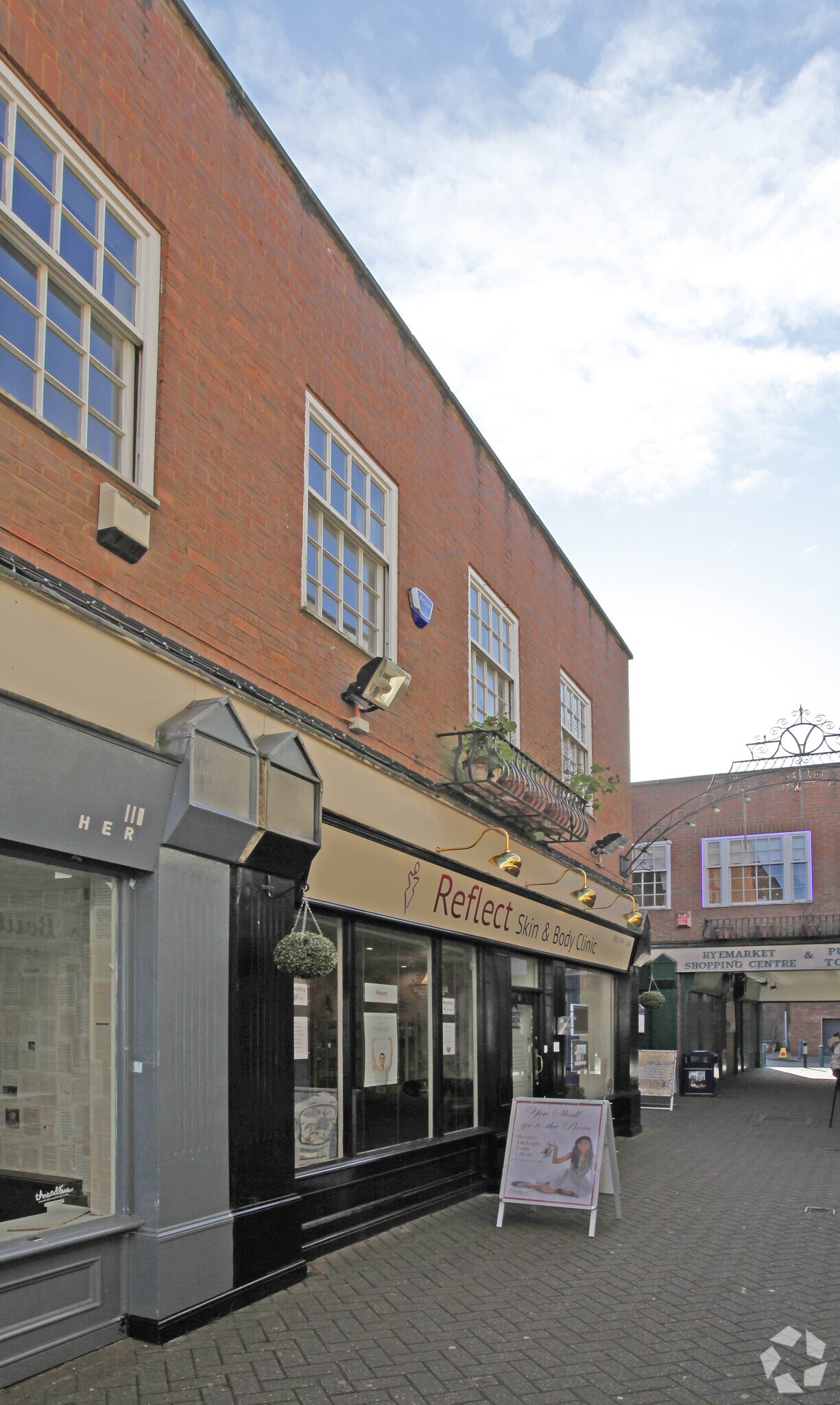 8 Victoria Passage, Stourbridge for sale Primary Photo- Image 1 of 1