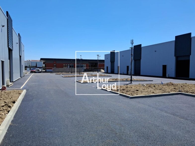 Retail in Saint-Jory to rent - Building Photo - Image 2 of 10