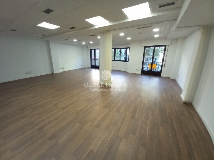 Office in Madrid, Madrid to rent - Interior Photo - Image 2 of 5