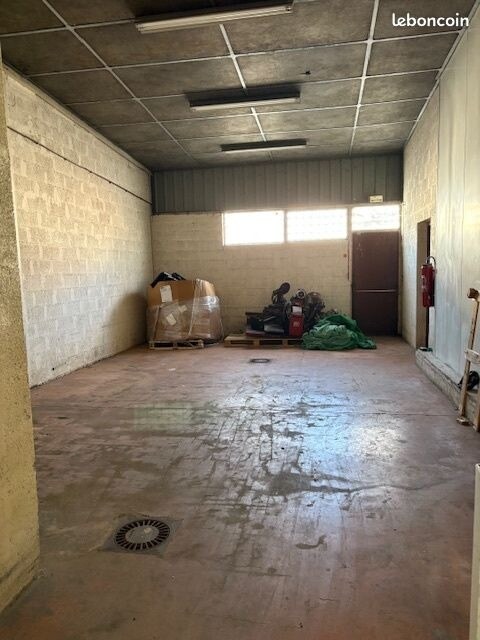 Light Industrial in Saint-Genis-Laval to rent Interior Photo- Image 1 of 15