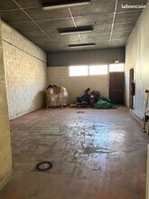Light Industrial in Saint-Genis-Laval to rent Interior Photo- Image 1 of 15
