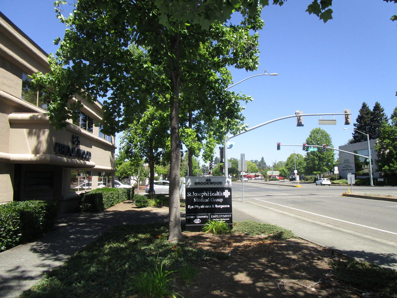 85 Brookwood Ave, Santa Rosa, CA for rent - Building Photo - Image 2 of 7