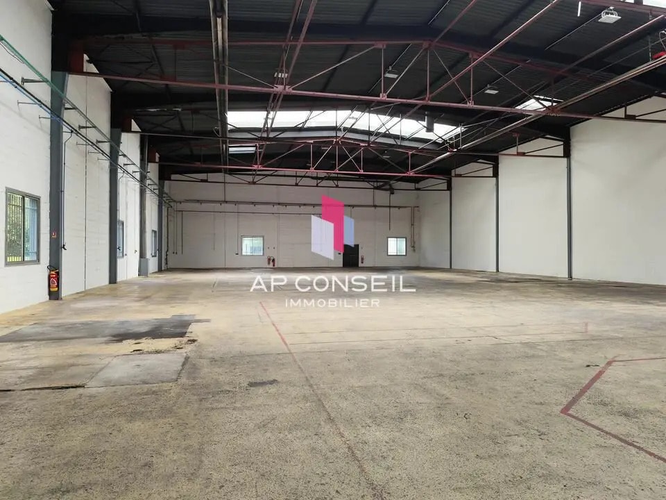 Light Industrial in Trappes to rent Interior Photo- Image 1 of 6
