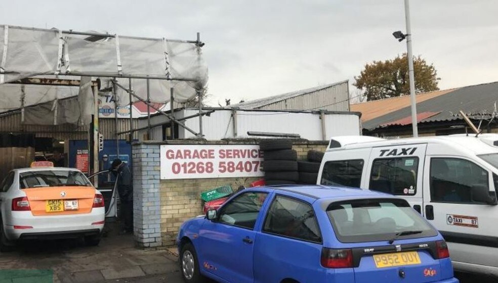 16 Timber Log Ln, Basildon for sale - Primary Photo - Image 1 of 1