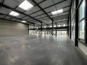 Light Industrial in Villefranche-sur-Saône to rent Interior Photo- Image 2 of 4
