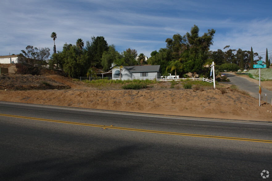 632 E Mission Rd, Fallbrook, CA for sale - Primary Photo - Image 1 of 1