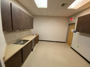 950 Fulton Ave, Sacramento, CA to rent Building Photo- Image 1 of 6