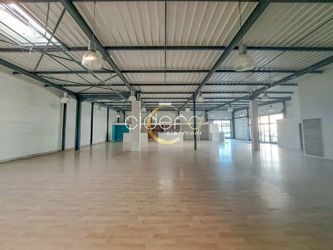 Location Commerce 448 m²