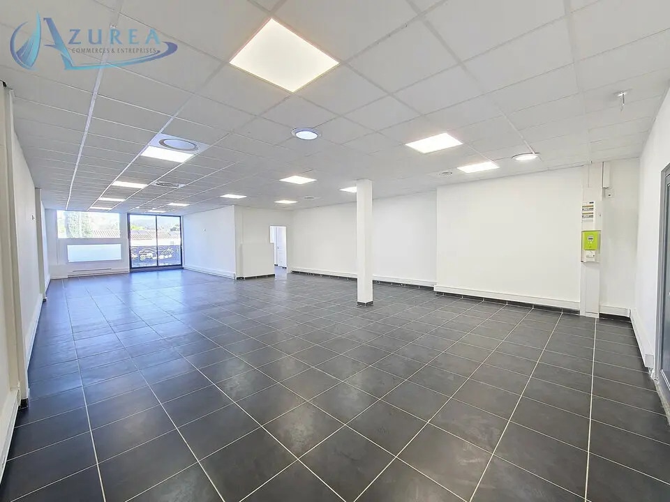 Location Bureaux 250 m² - Photo 1