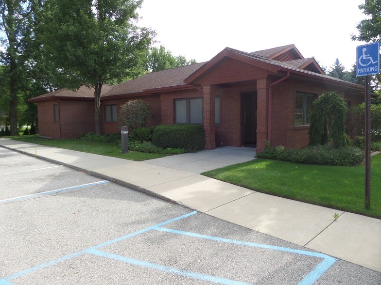 327 Apache Dr, Fremont, MI for sale - Building Photo - Image 1 of 1