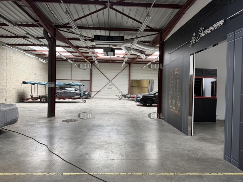 Light Industrial in Bondoufle to rent - Interior Photo - Image 2 of 2