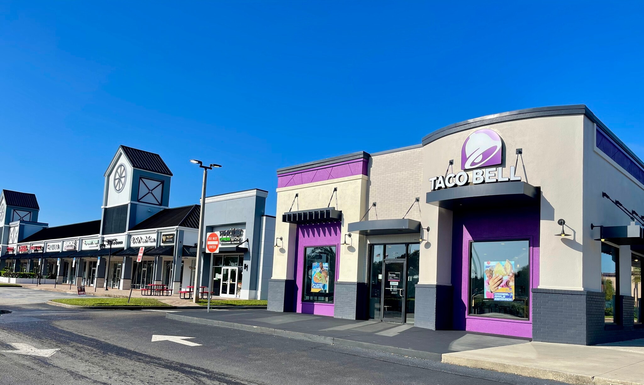 5135 International Dr, Orlando, FL to rent Building Photo- Image 1 of 12