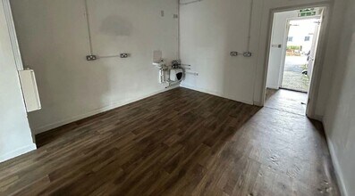 322 London Road Rd, Waterlooville to rent Interior Photo- Image 2 of 4