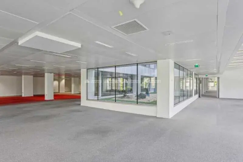 40-52 Boulevard Du Parc, Neuilly-sur-Seine to rent Interior Photo- Image 1 of 2