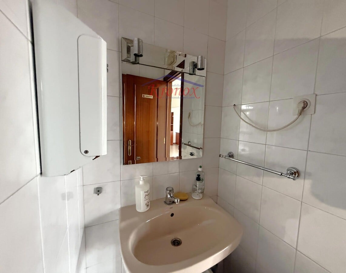 Madrid, MAD 28038 - Unit - -  - Interior Photo - Image 1 of 4