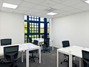 2 Kembrey Park, Swindon to rent Interior Photo- Image 2 of 15