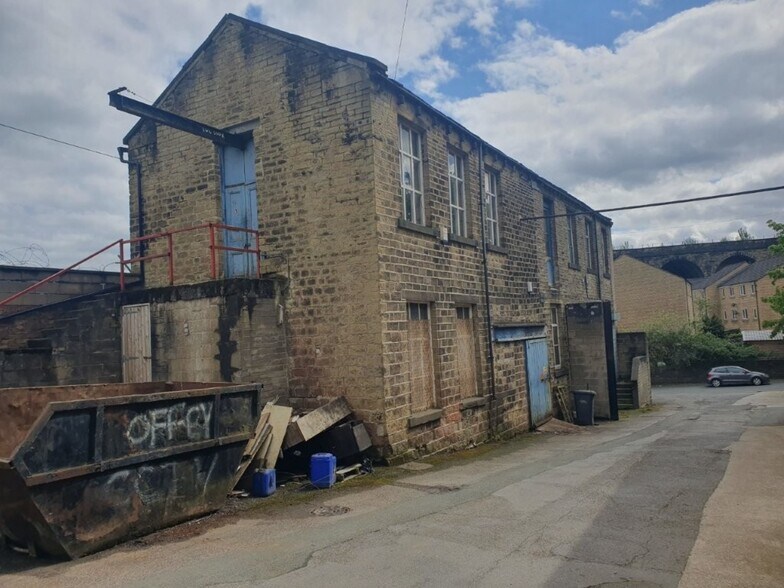 Dale St, Huddersfield to rent - Building Photo - Image 3 of 3