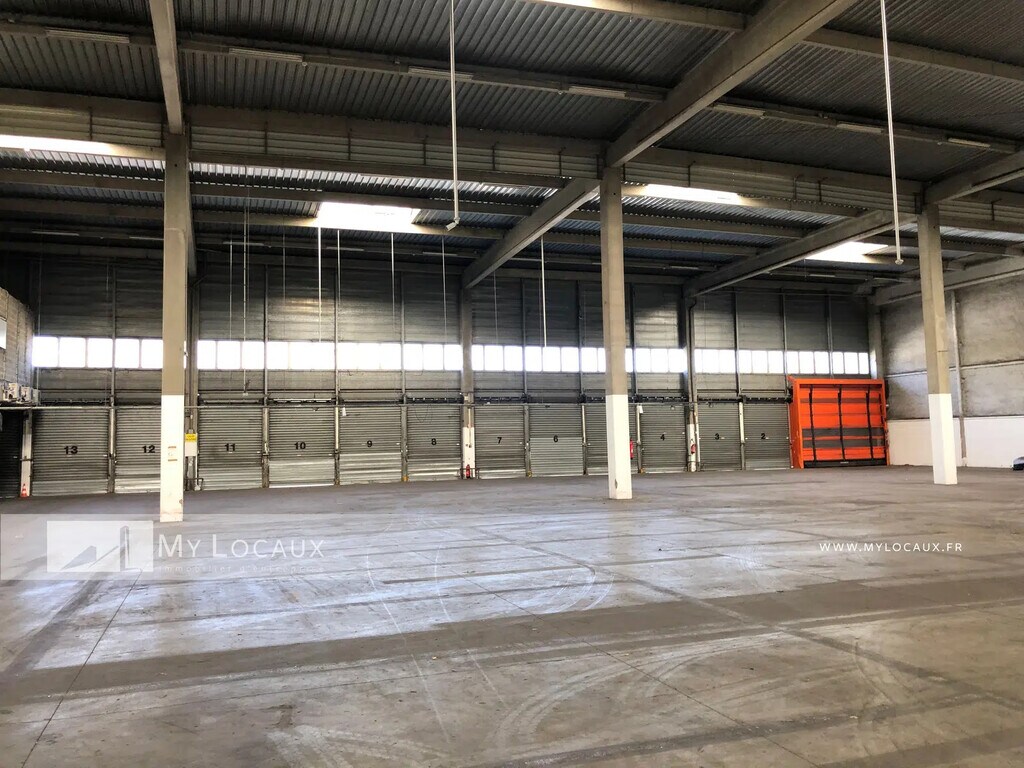 Location Entrepôt 2 283 m² - Photo 1
