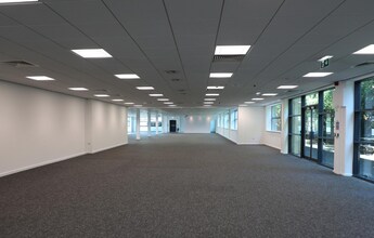 3 Red Hall Cres, Wakefield to rent Interior Photo- Image 2 of 6