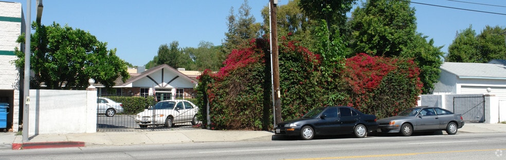 8719 Lindley Ave, Northridge, CA for rent - Building Photo - Image 2 of 2