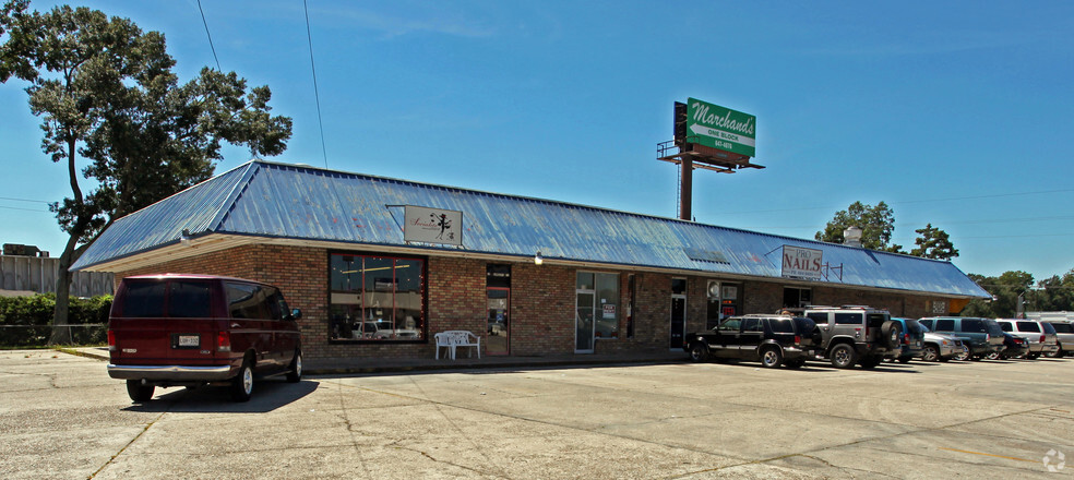 115-121 E Sanders St, Gonzales, LA for rent - Building Photo - Image 3 of 3