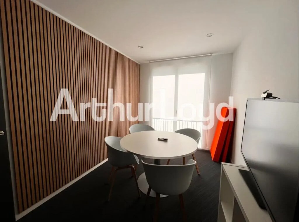 Location Bureaux 215 m² - Photo 1