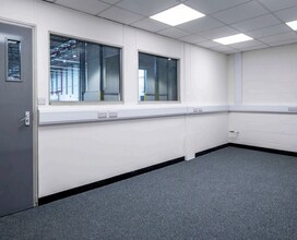 New Ln, Havant to rent Interior Photo- Image 2 of 2