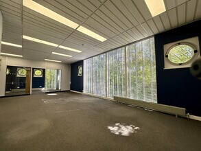 Stafford Park 1, Telford to rent Interior Photo- Image 1 of 3