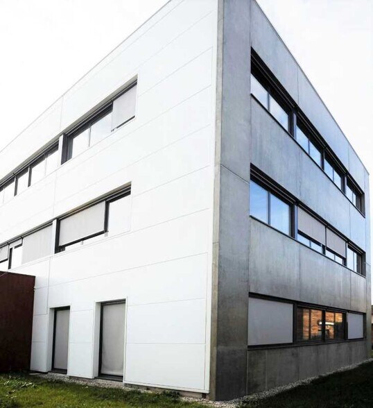 6 Chemin Des Cuers, Dardilly for sale - Building Photo - Image 2 of 11