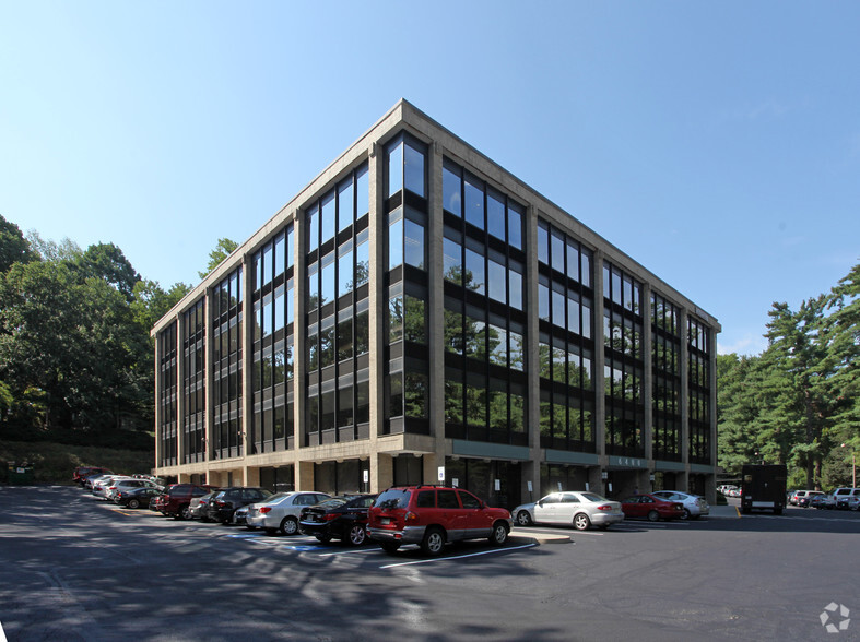 6400 Goldsboro Rd, Bethesda, MD for rent - Building Photo - Image 1 of 4