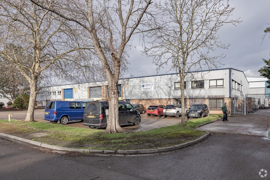 Alexandra Way, Ashchurch to rent - Primary Photo - Image 2 of 10