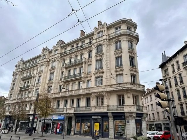 Location Bureaux 197 m² - Photo 1
