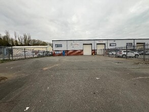Galveston Grv, Stoke On Trent to rent Building Photo- Image 2 of 3