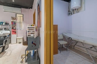 Retail in Madrid, Madrid to rent Interior Photo- Image 1 of 13