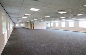 Broadlands, Wolverhampton to rent Interior Photo- Image 1 of 2