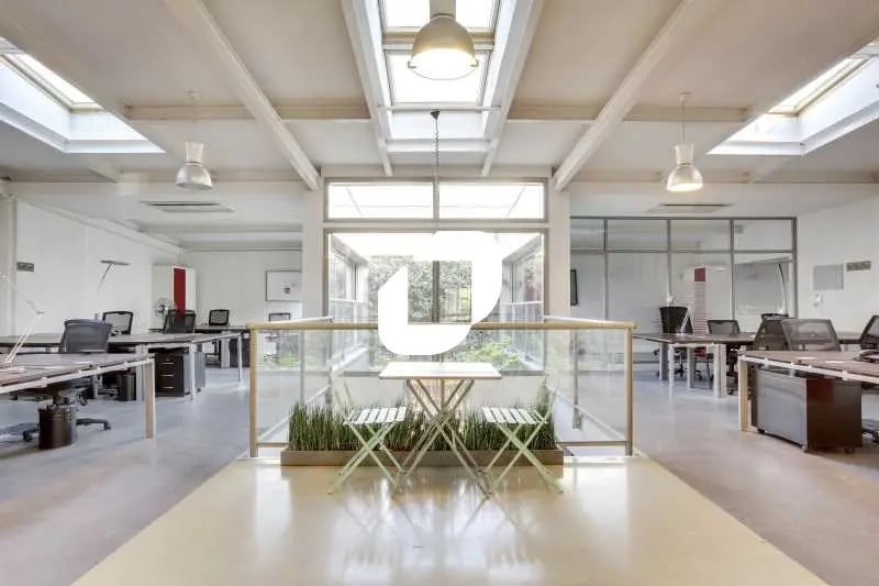 Location Bureaux 416 m² - Photo 1