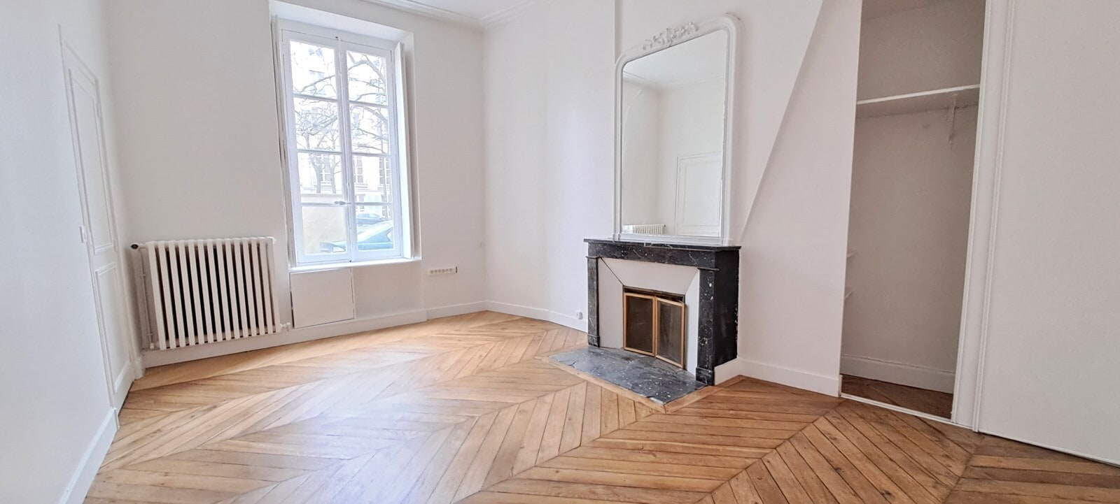 Office in Versailles to rent Interior Photo- Image 1 of 8