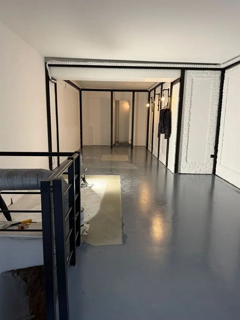 Retail in Paris for sale Interior Photo- Image 1 of 5