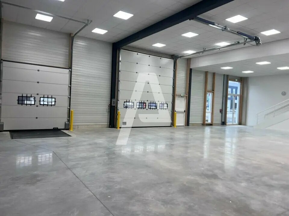Light Industrial in Moissy-Cramayel to rent Interior Photo- Image 1 of 6