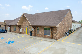 1125 W Highway 152, Mustang, OK for sale Primary Photo- Image 1 of 1