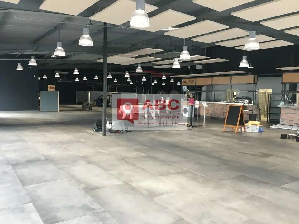 Vente Commerce 1 300 m² - Photo 1