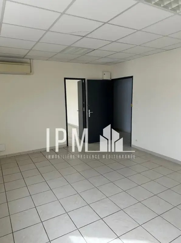 Location Bureaux 118 m² - Photo 1