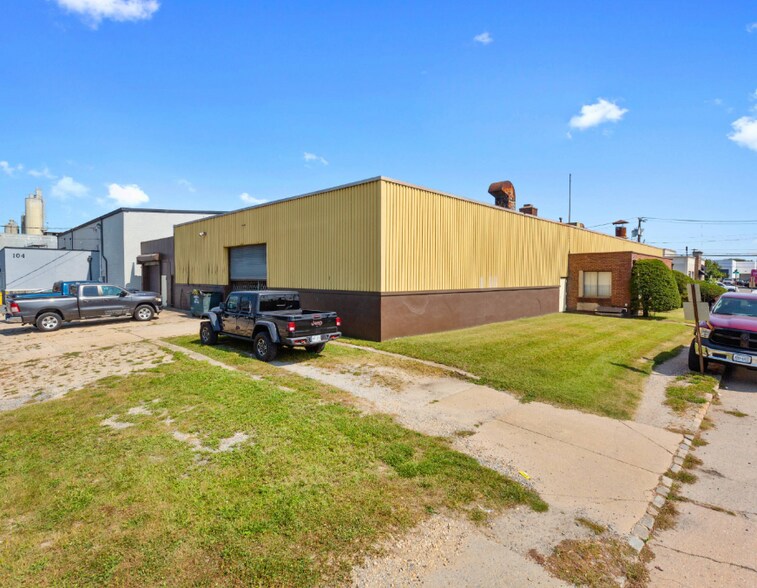 589 Main St, Westbury, NY for sale - Building Photo - Image 1 of 1