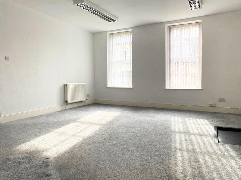 1 High St, Stroud for sale - Interior Photo - Image 3 of 5