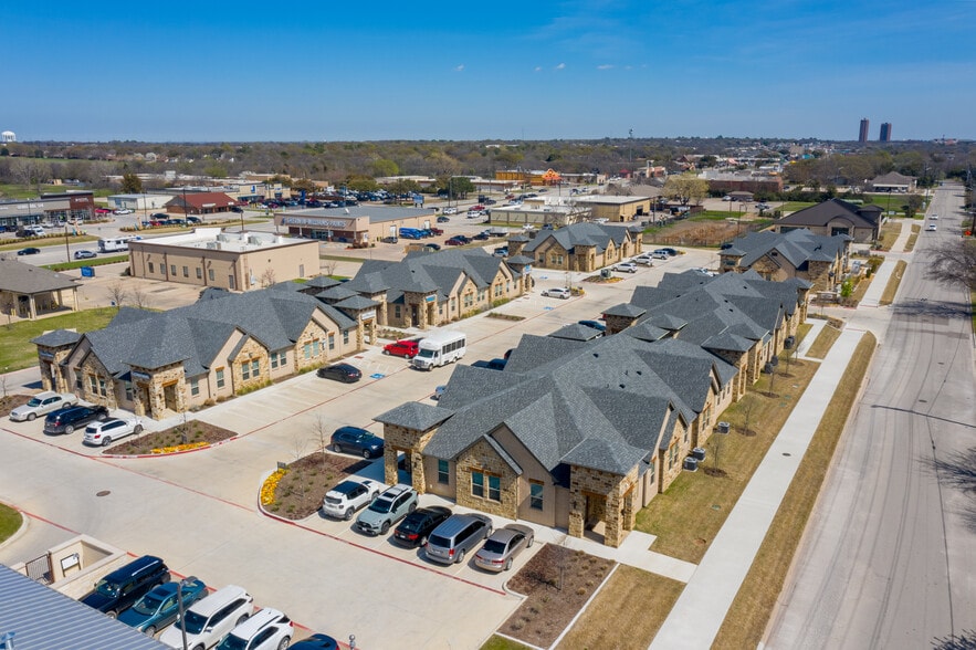 2214 Emery St, Denton, TX to rent - Building Photo - Image 3 of 4