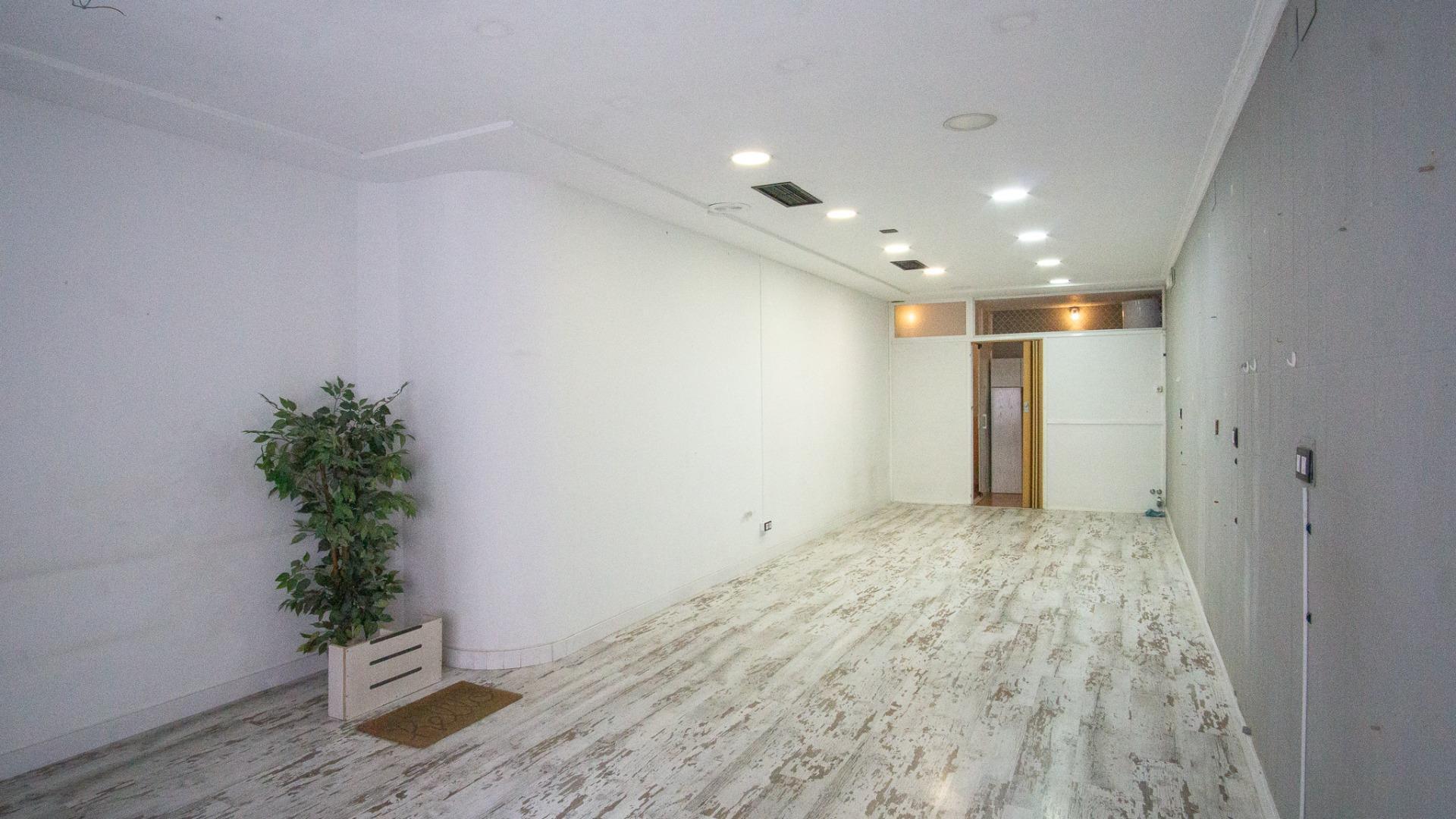 Retail in Elda to rent Interior Photo- Image 1 of 6